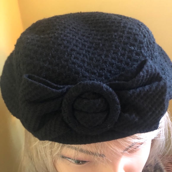 NWOT, Beret with Front Bow by Halogen - Picture 4 of 9